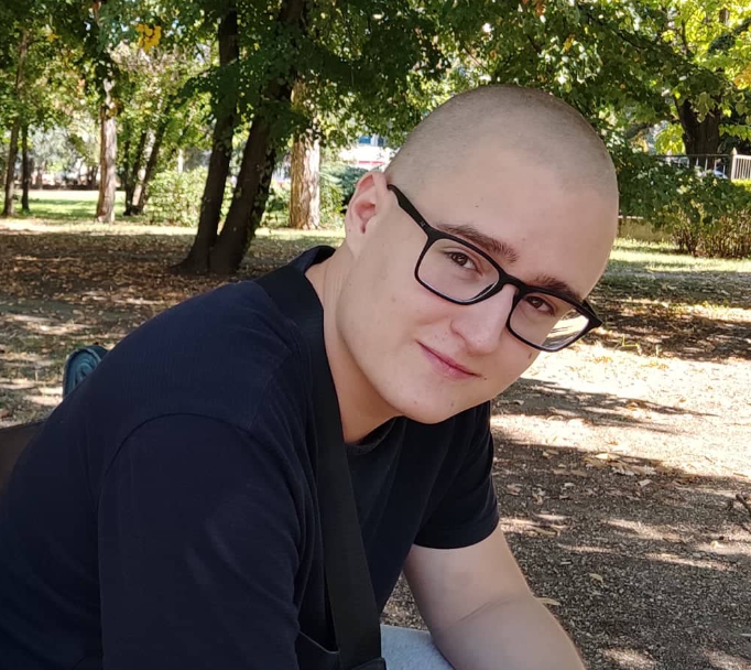Bence - Petadev frontend fejlesztések koordinálása